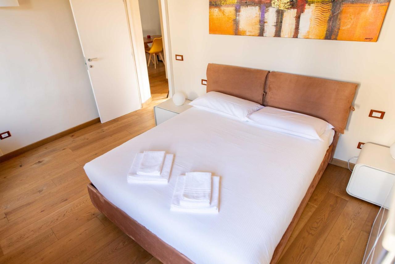 Modern, Bright Near Boboli Gardens & Santo Spirito - Homeunity ฟลอเรนซ์ ภายนอก รูปภาพ